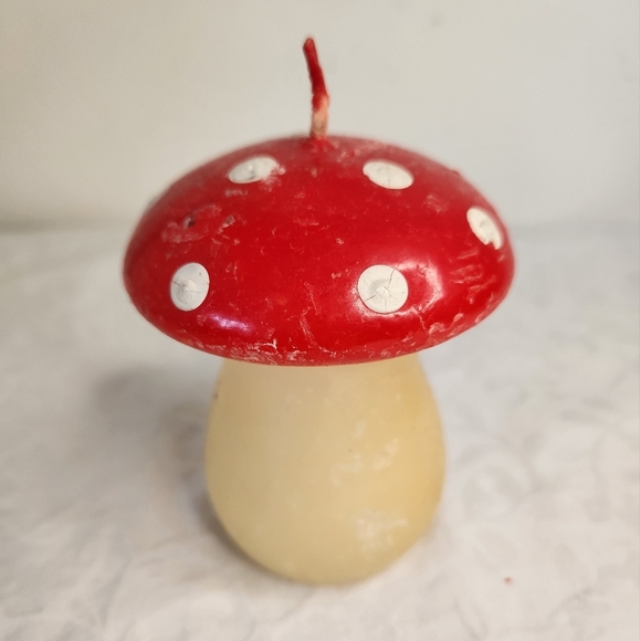 70s Wax Mushroom Candle - Picture 4 of 8
